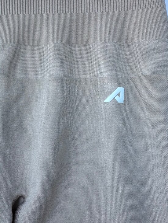 Alphalete pump mid rise shorts cream women's size M NWOT - Picture 4 of 7